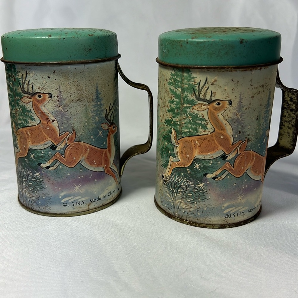 JSNY. VINTAGE SALT AND PEPPER SHAKERS. TIN, WINTER DEER.